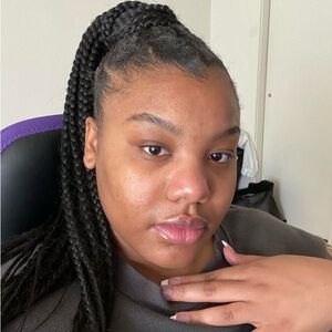 Meet your Posher, Niya